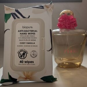 Cozy Vanilla Anti-Bacterial Hand Wipes